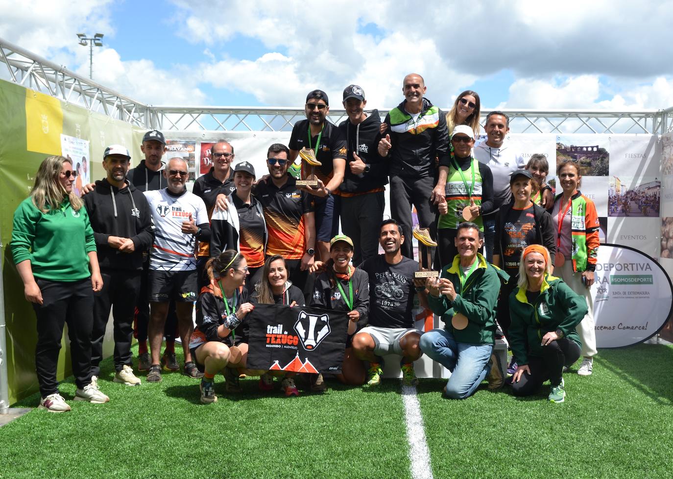 La localidad entregó 1.000 euros a Feder del VIII Trail Rayano Solidario en el que hubo más de 300 deportistas