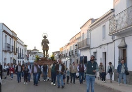 Los cohetes han ido anunciando el paso de San Isidro.