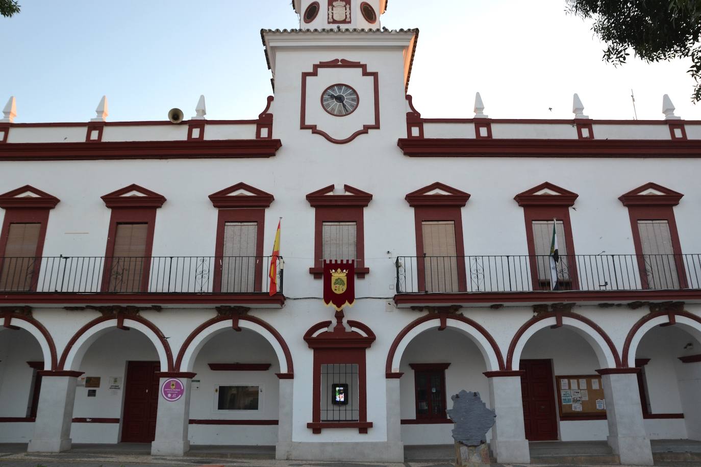 16 niños y niñas de Primera Comunión acompañaron al Cuerpo de Cristo