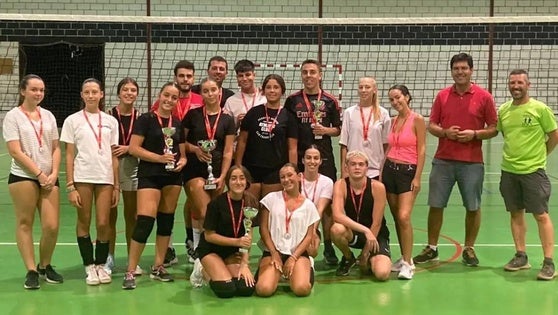 Con la entrega de trofeos finalizó el torneo de Voleibol de Verano