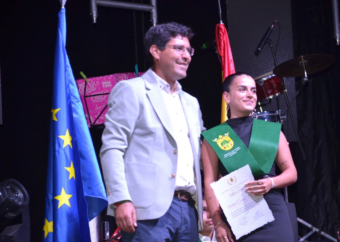 Cuatro estudiantes fueron premiados con las Becas a la Excelencia Académica