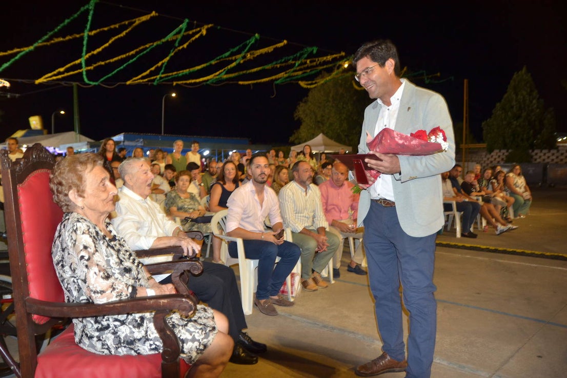 Cuatro estudiantes fueron premiados con las Becas a la Excelencia Académica