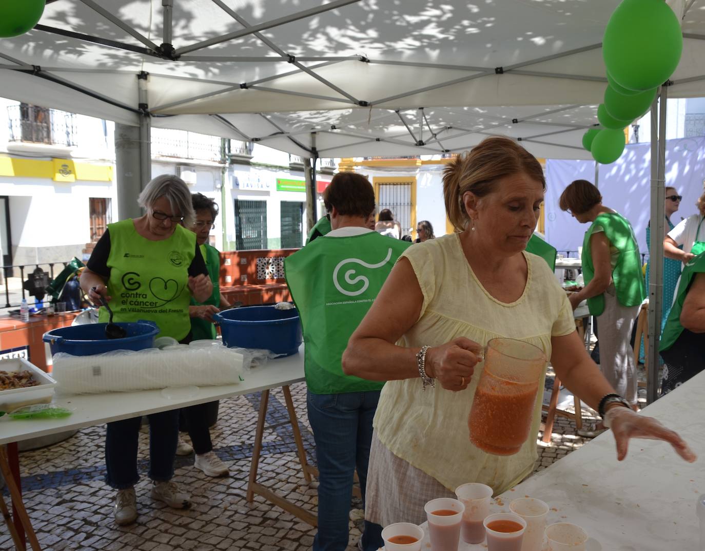 La AECC despachó 900 raciones de garbanzos en la XIII edición de su evento solidario