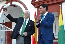 Marcelo Cruz, emocionado y feliz, recibió la Encina de Plata