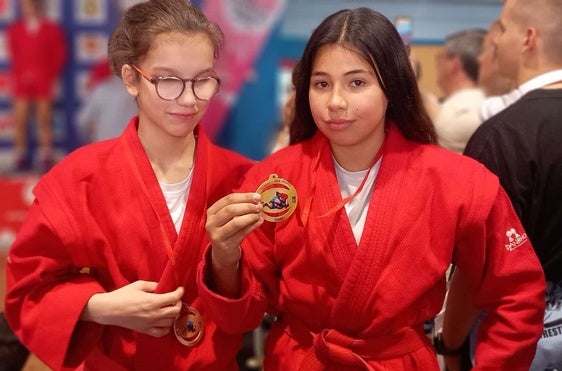 Judith García y Sofia Grosero se traen el oro y el bronce del Torneo de Sambo de Madrid