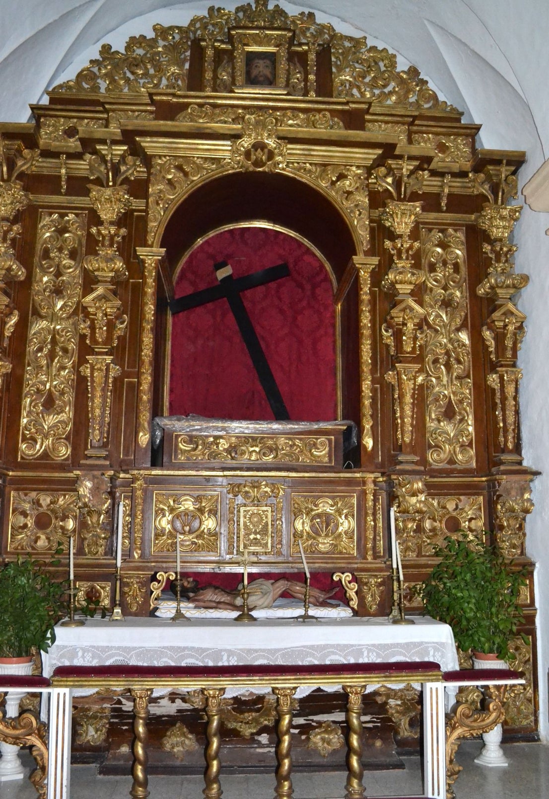 La finalización de la restauración del retablo de la Piedad permite el regreso de la Virgen a su hornacina