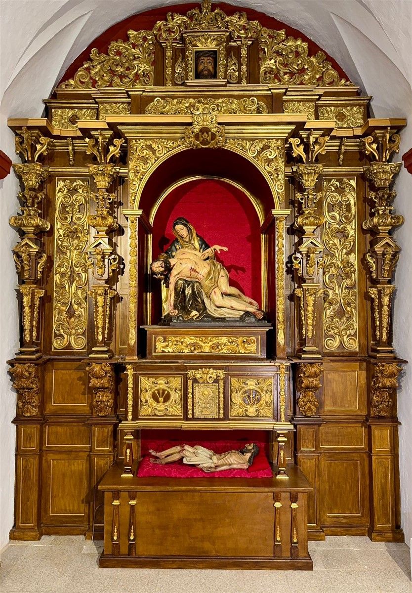 La finalización de la restauración del retablo de la Piedad permite el regreso de la Virgen a su hornacina