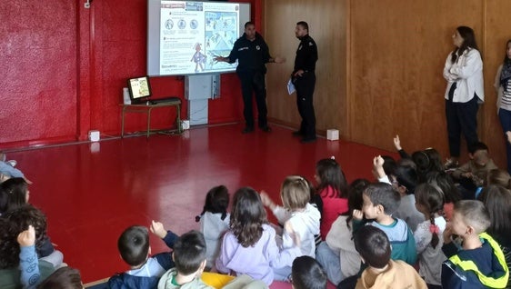 167 alumnos del CEIP aprenden nociones de Educación Vial con la Policía Local