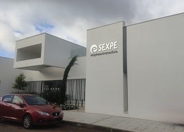 Entrada de las oficinas del Sexpe en Olivenza.