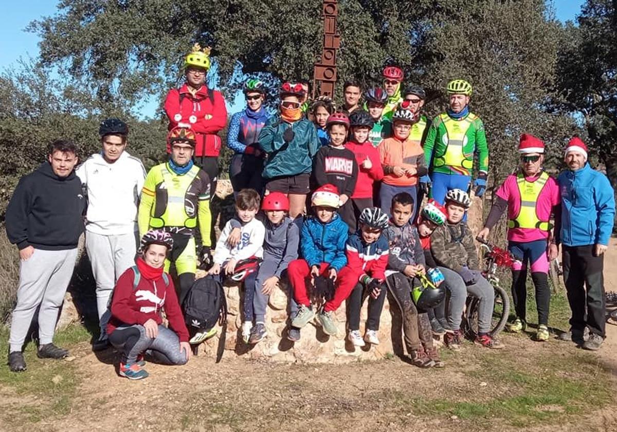 Unos 25 participantes asistieron a la tradicional Ciclocabalgata Navideña