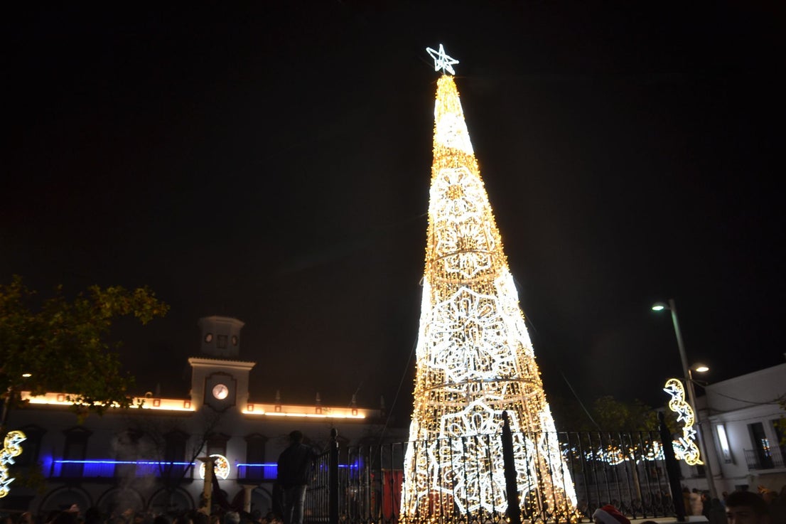 La Cenicienta, Mickie Mouse y Minnie protagonizaron el encendido navideño