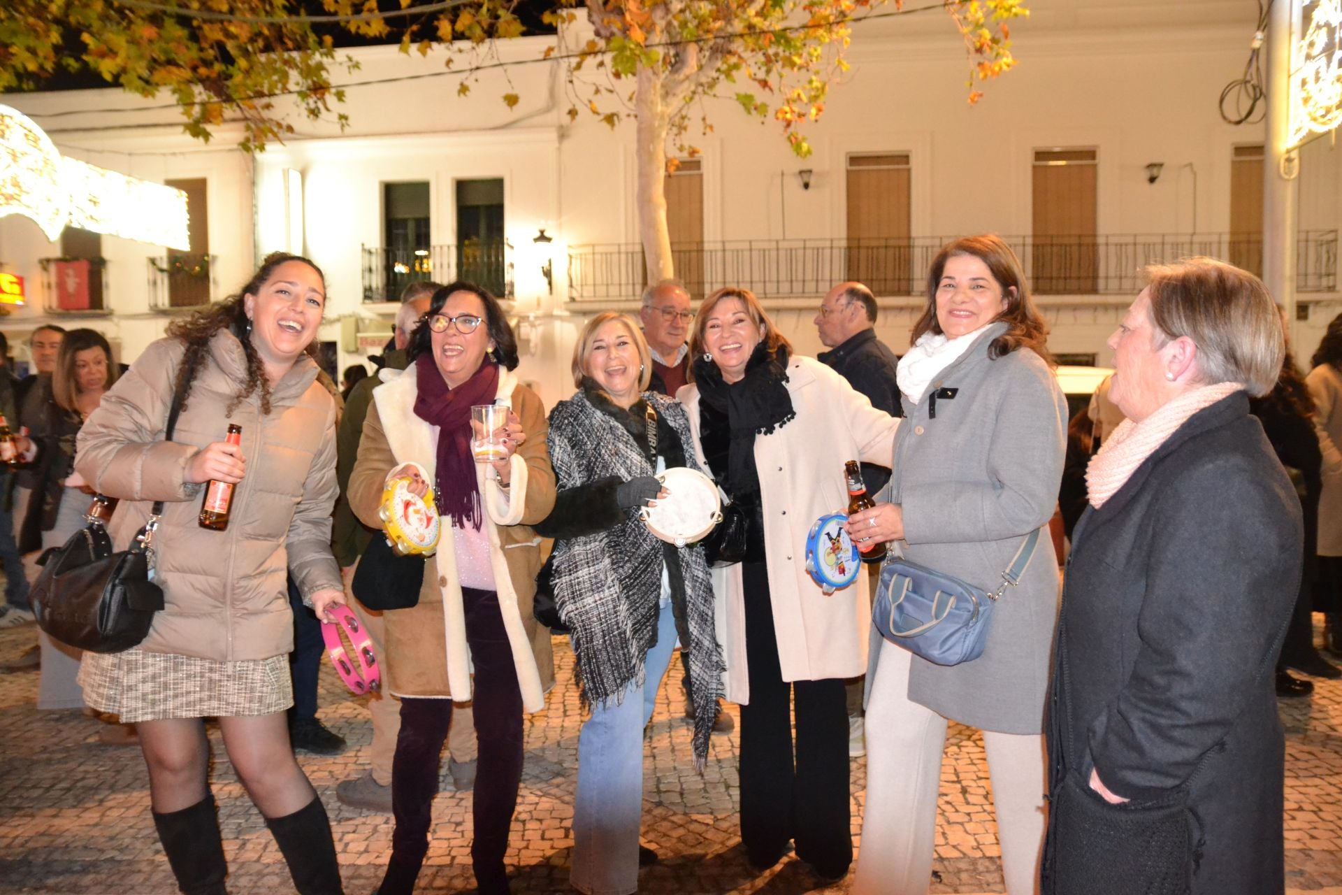 Las familias volvieron a reunirse en torno a la candela quemando gamonas