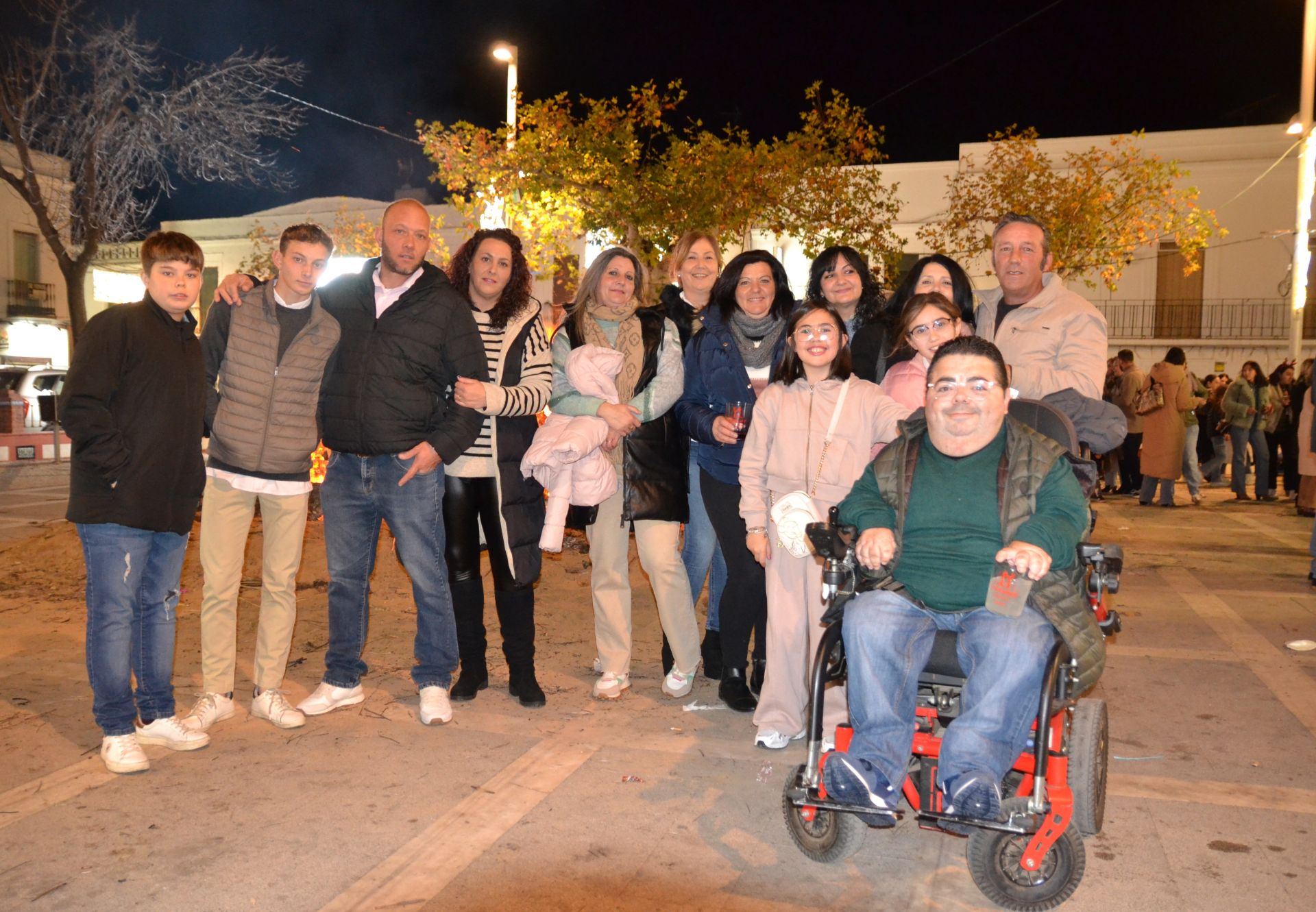 Las familias volvieron a reunirse en torno a la candela quemando gamonas