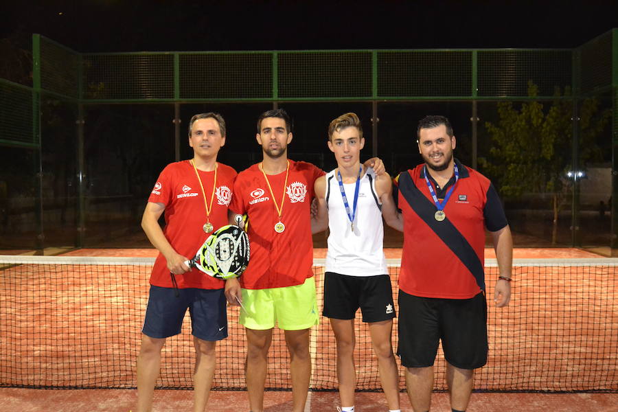 Ganadores del I Maratón de Pádel. ALMUDENA PARRA