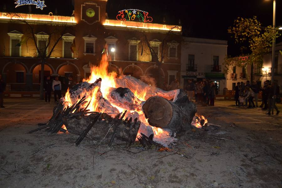Candela de  Nochebuena en la plaza de España. A. P