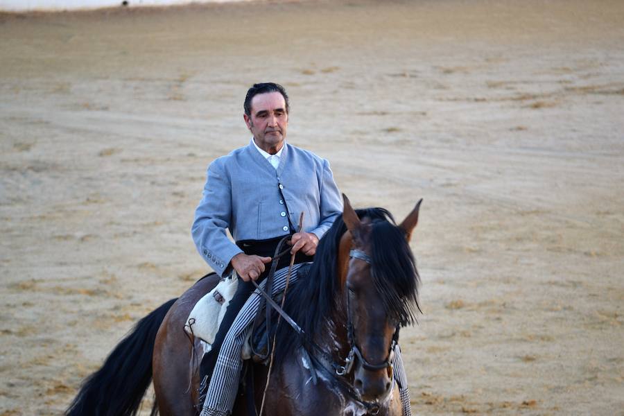 Manuel Ortigosa con su muestra de doma vaquera. A.P