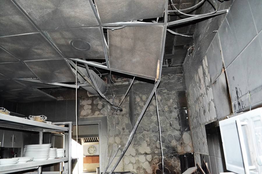 Estado en el que ha quedado el local tras el incendio. A.P