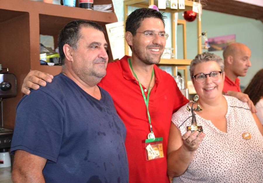 Momento de la entrega del premio. A.P