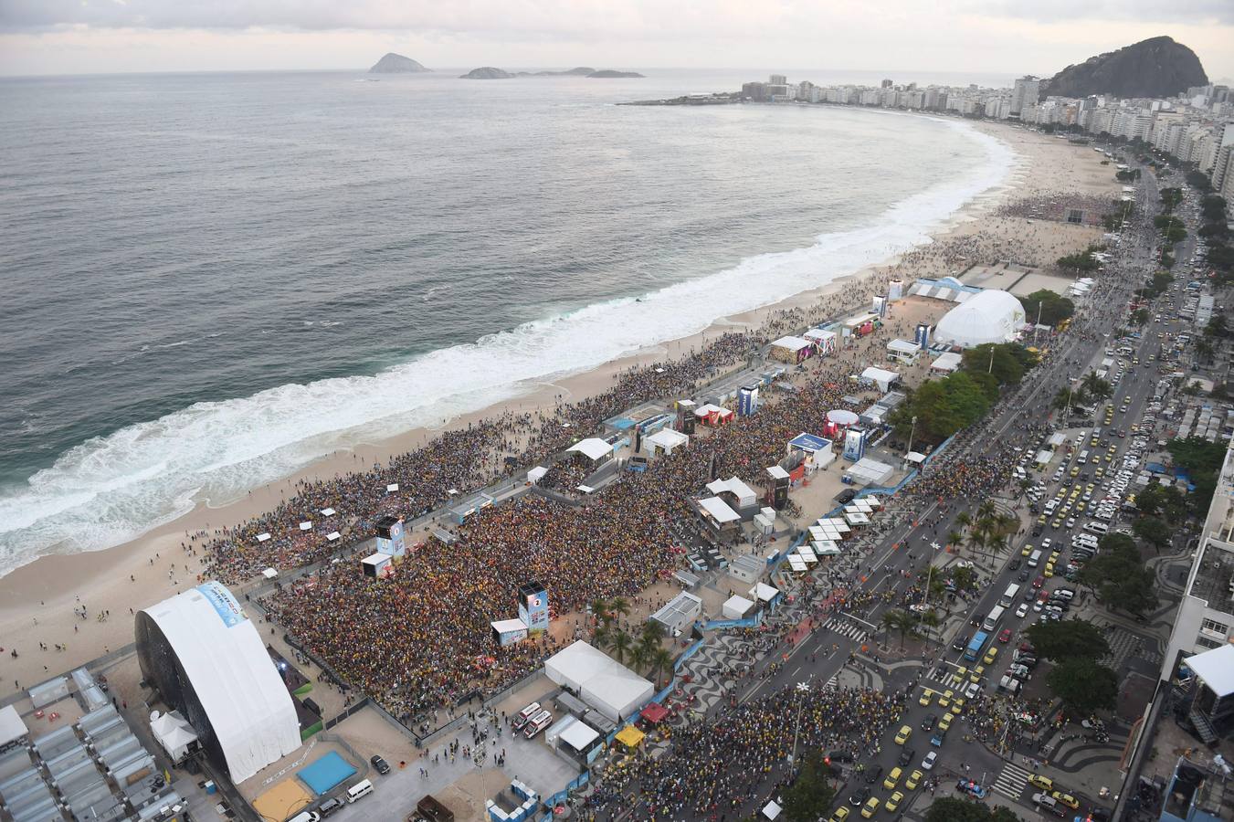 Sábado, 12 de julio. Brasil pierde 3 a 0 frente a Holanda en partido disputado en el Estadio Nacional donde estaba en juego la tercera plaza del Mundial de Fútbol 2014. EFE / EPA / Koen van WeelEFE/EPA/ANDREAS GEBERT