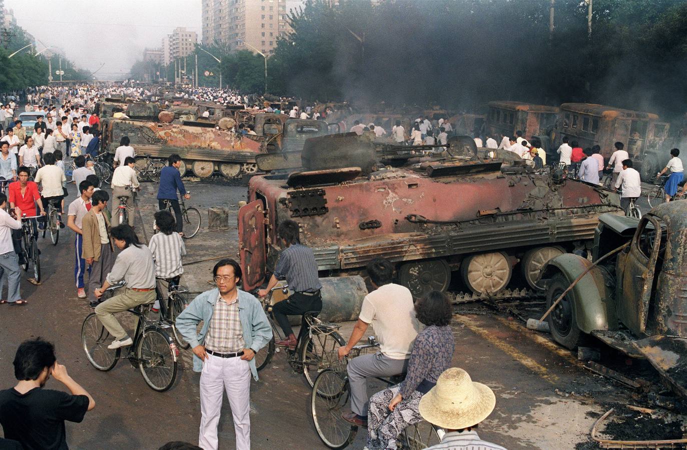 Miércoles, 4 de junio: Se cumplen 25 años de aquella masacre puso fin a casi siete semanas de protestas estudiantiles y obreras en la plaza de Tiananmen y alrededores de Pekín, en China. El régimen chino desplegó un masivo operativo policial y militar contra las protestas en el centro de Pekín. Reuters