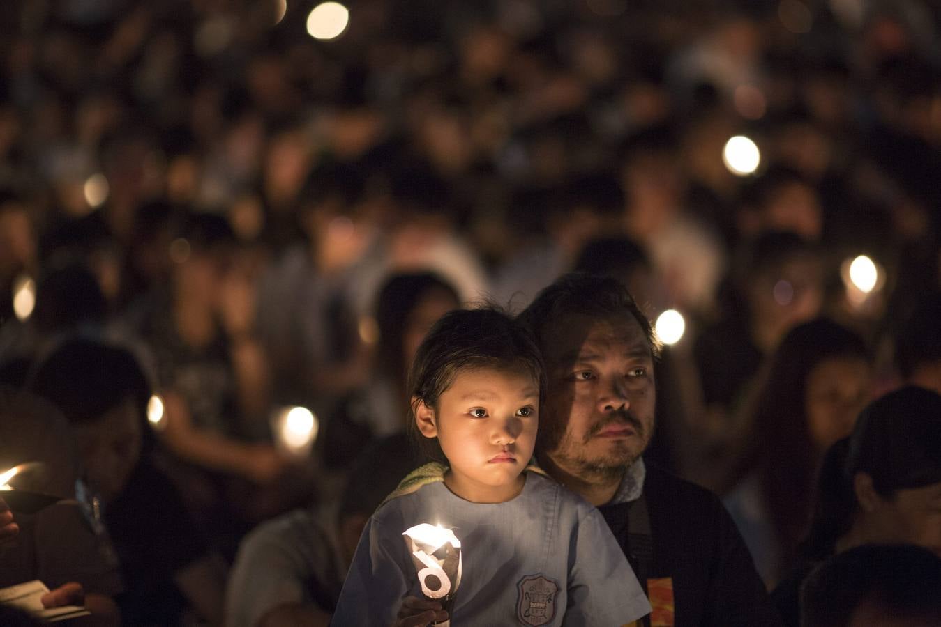 Miércoles, 4 de junio: Se cumplen 25 años de aquella masacre puso fin a casi siete semanas de protestas estudiantiles y obreras en la plaza de Tiananmen y alrededores de Pekín, en China. El régimen chino desplegó un masivo operativo policial y militar contra las protestas en el centro de Pekín. Reuters