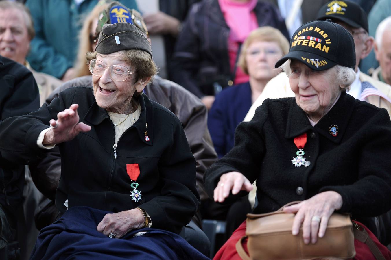 Viernes, 7 de junio: Durante esta semana se celebran los actos de conmemoración del 70 aniversario de la gran operación militar realizada por los ejércitos aliados contra los nazis en las playas de Normandía. Hoy más de 3000 veteranos que participaron en aquella campaña militar regresaron a las diferentes playas de la costa norte de Francia para recordar el día D y ser homenajeados. AFP PHOTO / Jean-Sebastien EVRARD