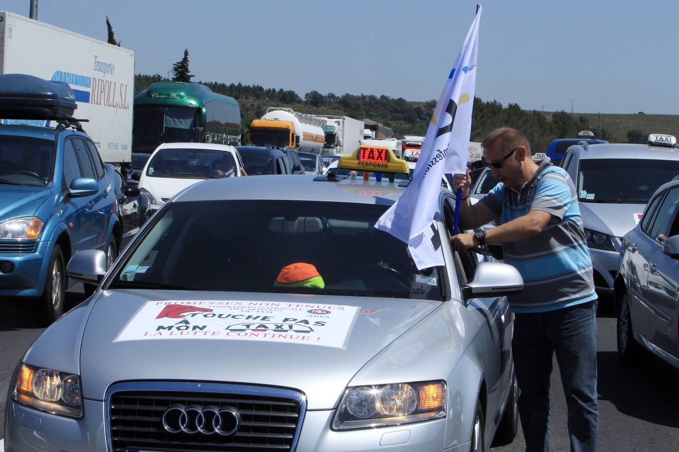Los taxis europeos suben la bandera contra Uber