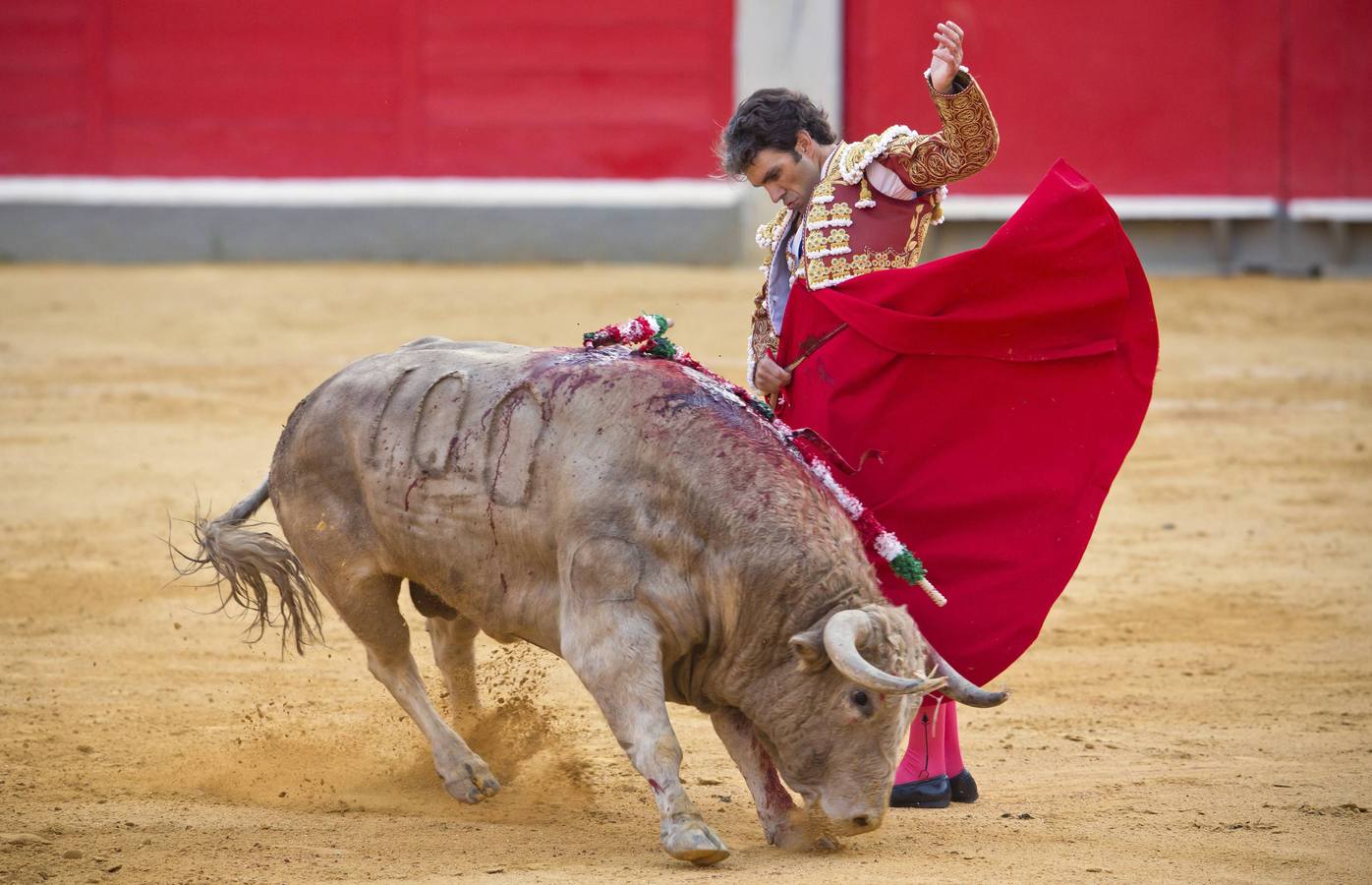 José Tomás y Cerro salieron a hombros por la Puerta Grande en Granada