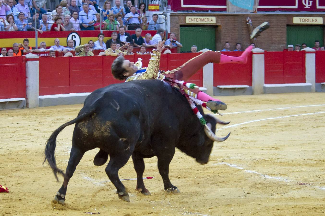 José Tomás y Cerro salieron a hombros por la Puerta Grande en Granada