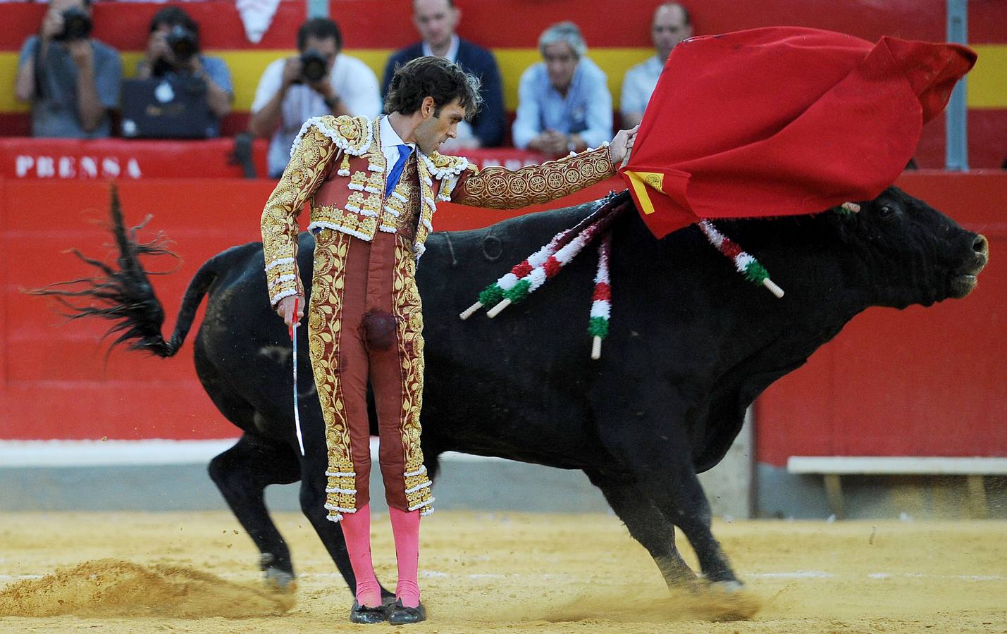 José Tomás y Cerro salieron a hombros por la Puerta Grande en Granada