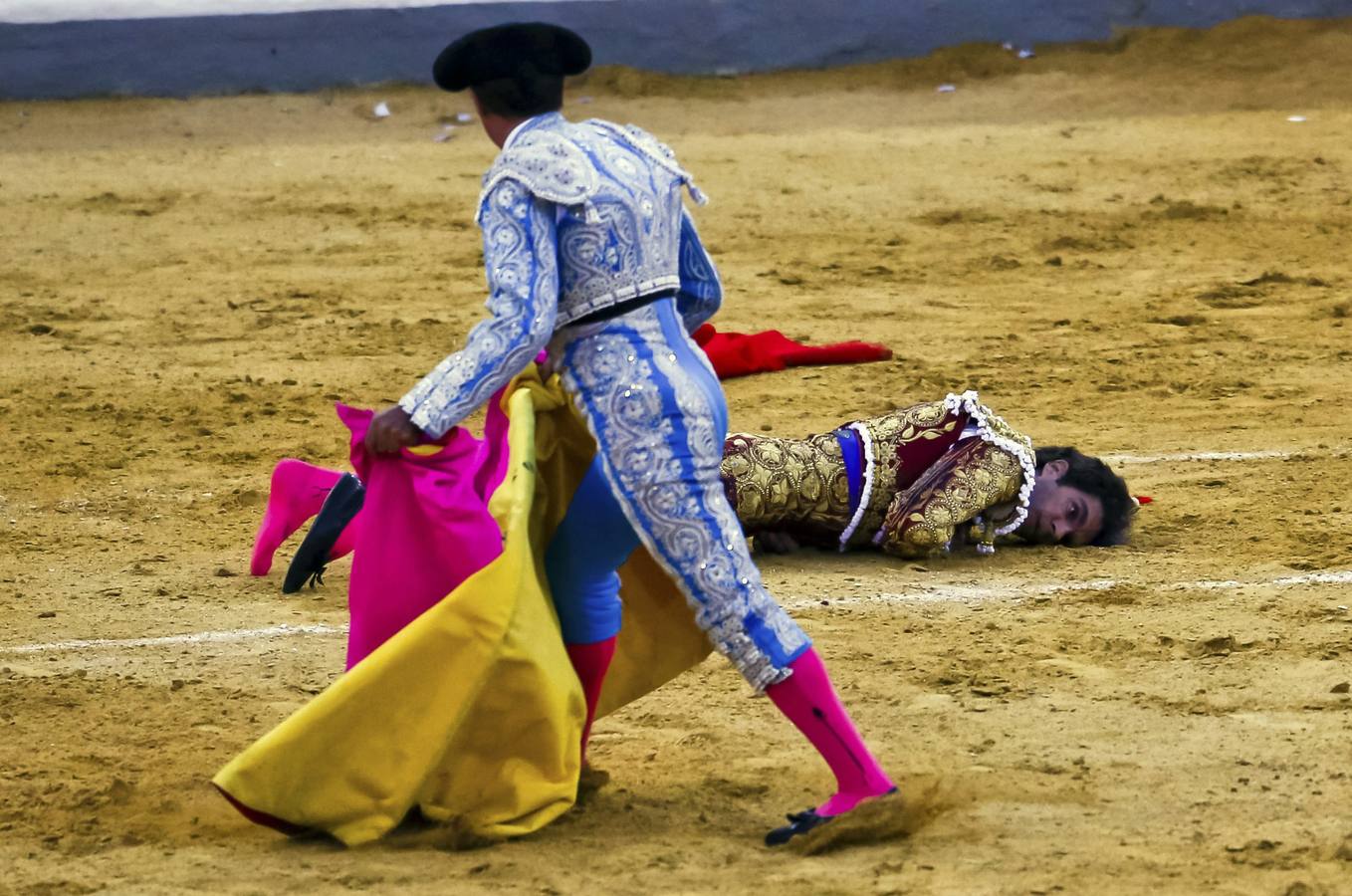 José Tomás y Cerro salieron a hombros por la Puerta Grande en Granada