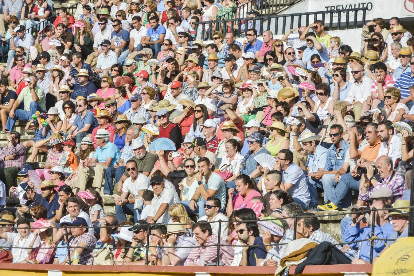 Perera y Campos salen a hombros en Badajoz