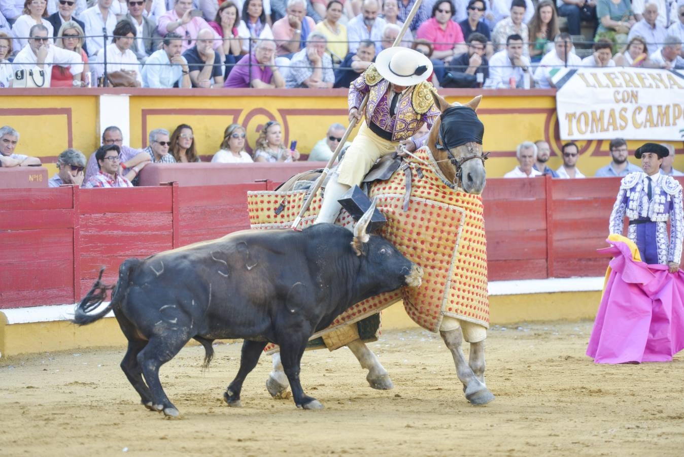 Perera y Campos salen a hombros en Badajoz