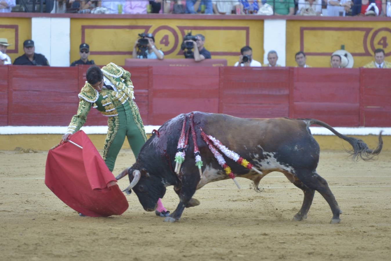 Perera y Campos salen a hombros en Badajoz