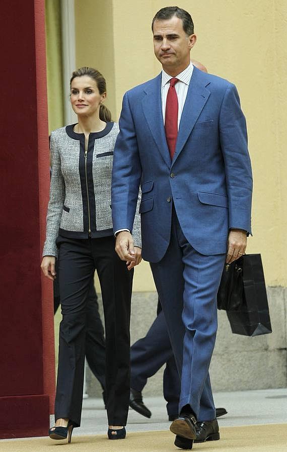 Los Reyes, momentos antes de recibir en el Palacio de El Pardo a unos 350 representantes de organizaciones que ejercen la solidaridad en España.