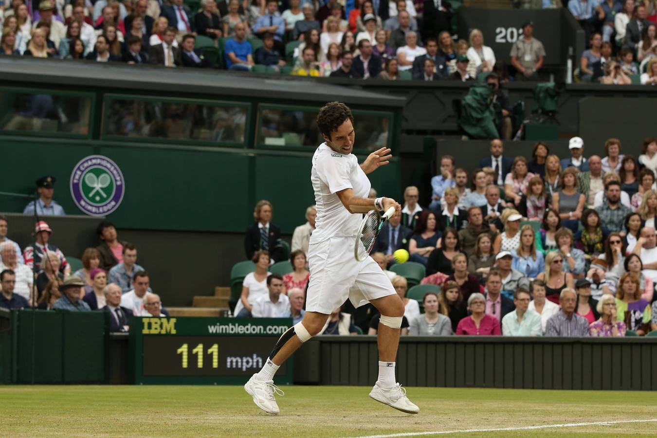 Kukushkin golpea la pelota.