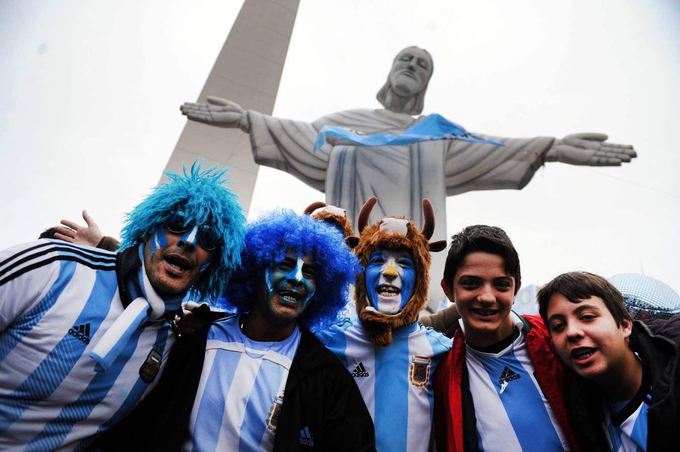Por quinta vez en su historia los argentinos vuelven a una semifinal del Mundial, después de la que protagonizaron por última vez en Italia 1990. EFE/AFP/REUTERS