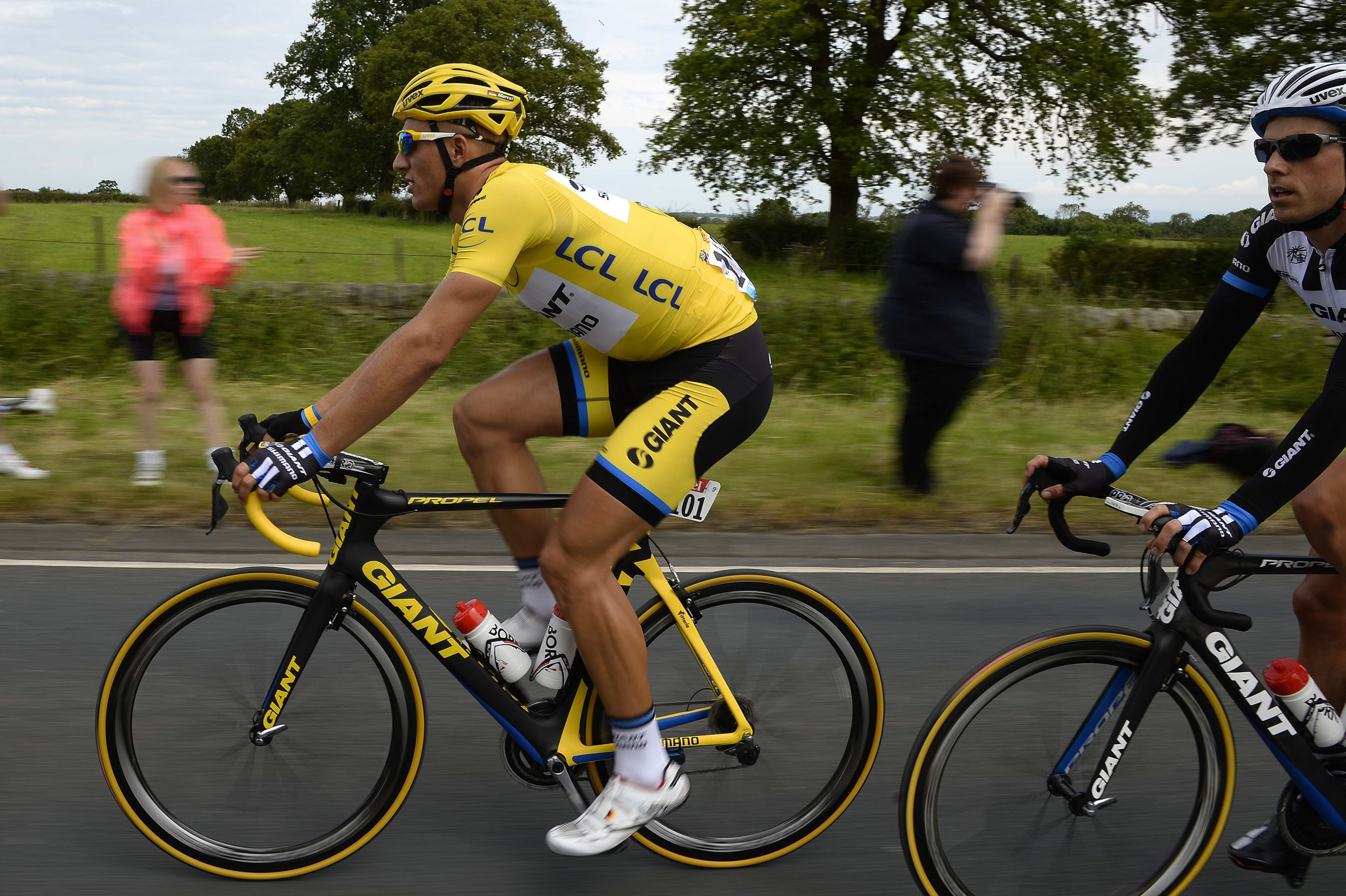 Marcel Kittel, con el maillot de líder, durante la segunda etapa.