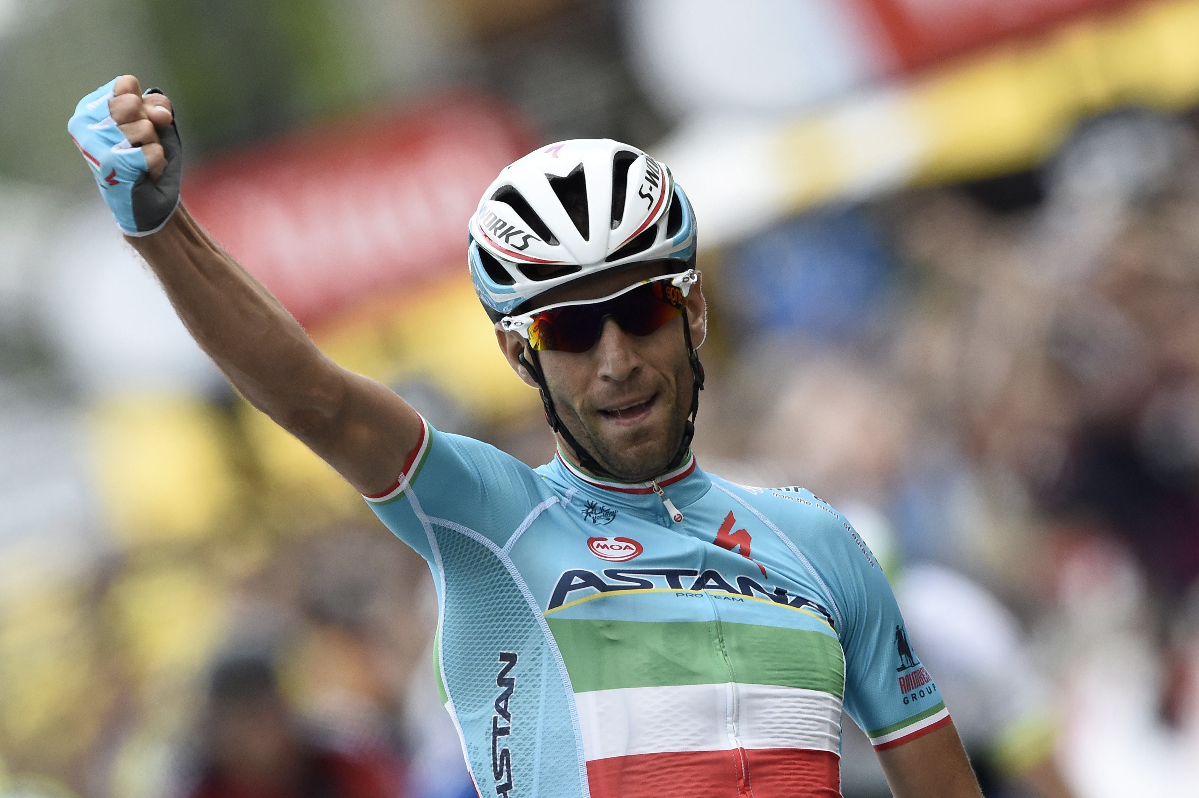 Vincenzo Nibali celebra su victoria de etapa.