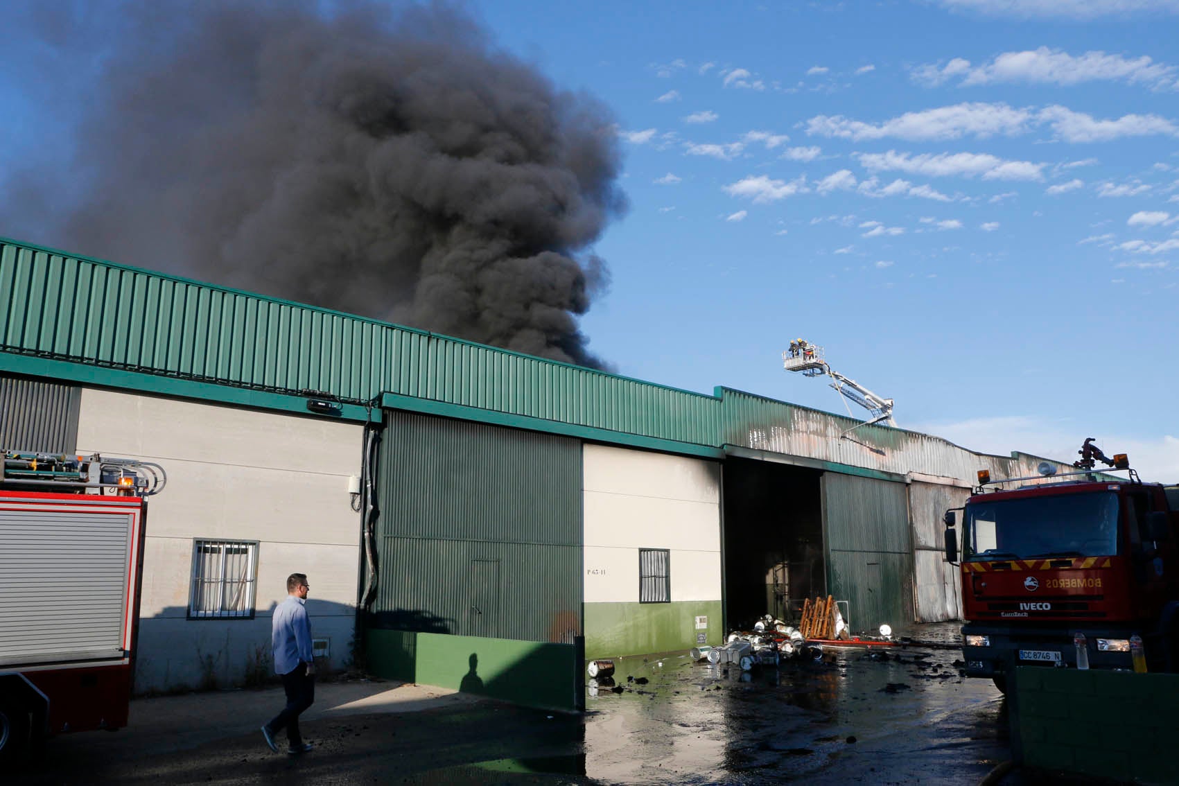 Arden varias naves de una compañía oleícola en Plasencia