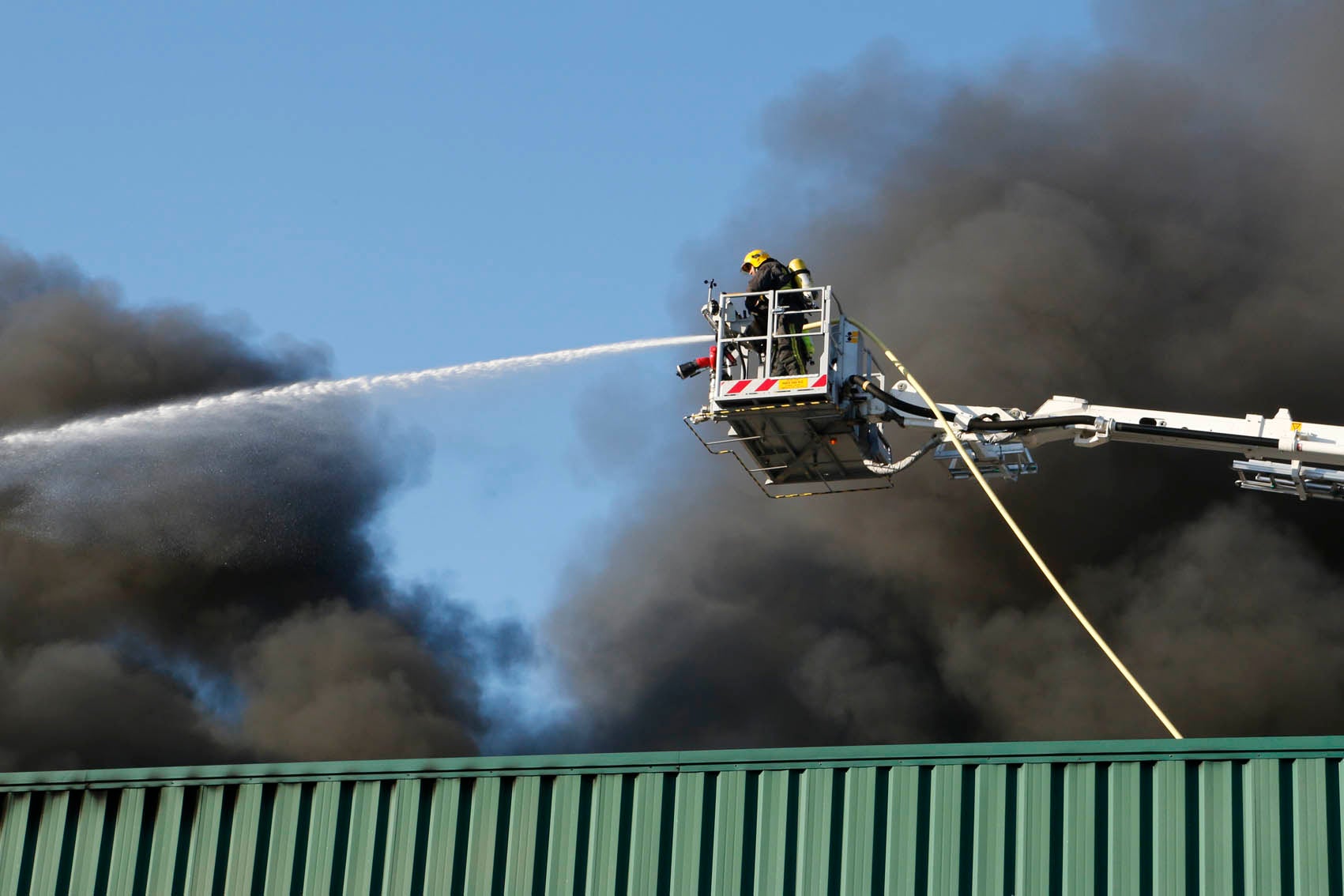 Arden varias naves de una compañía oleícola en Plasencia