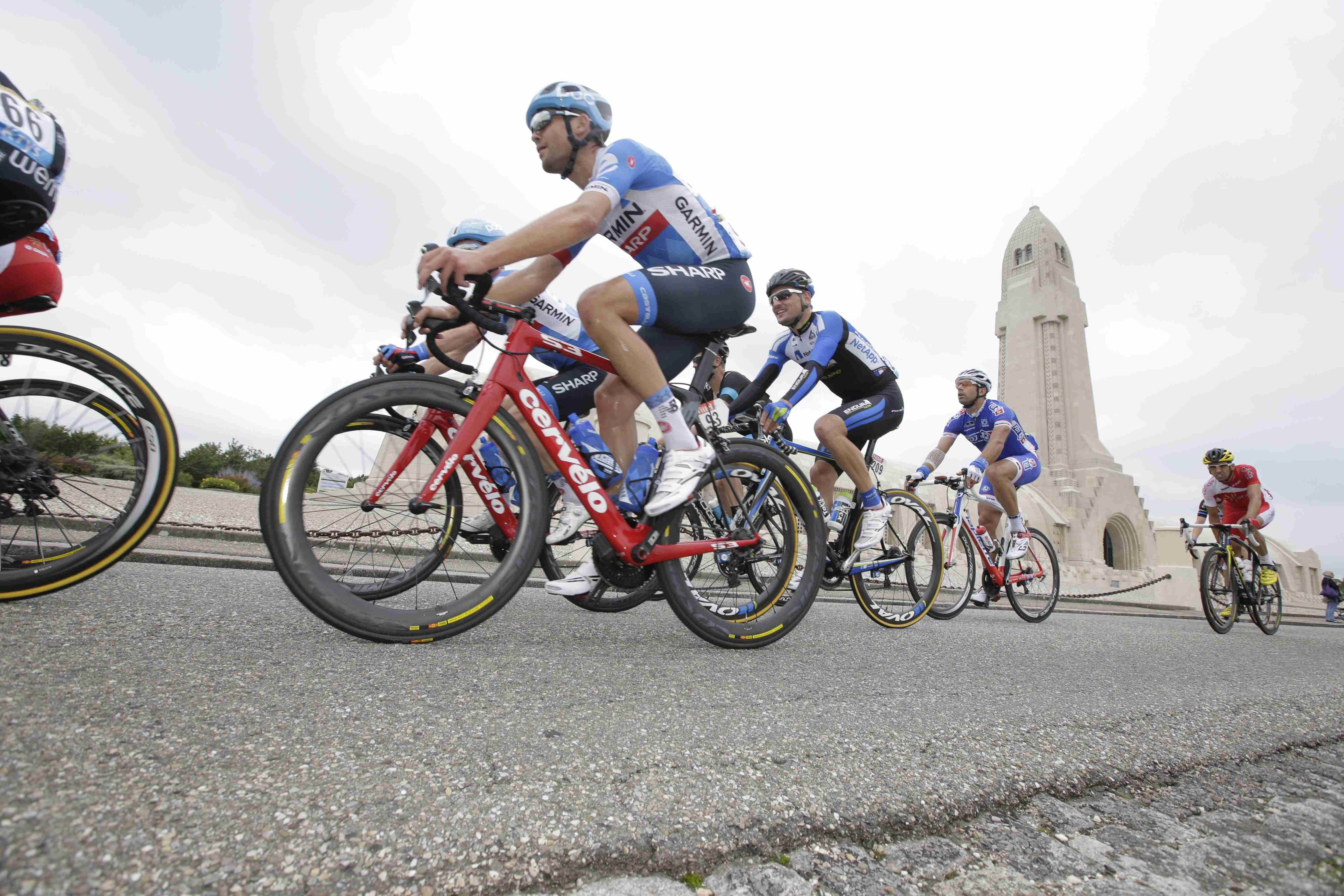 Victoria de Trentin delante de Sagan en la 7ª etapa del Tour de Francia
