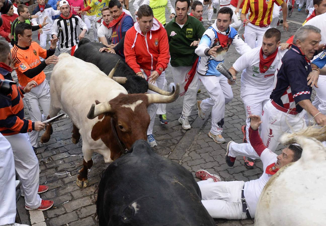 Encierro rápido y limpio. La carrera ha durado menos de dos minutos y medio y se han visto bonitas carreras y muchos sustos.
