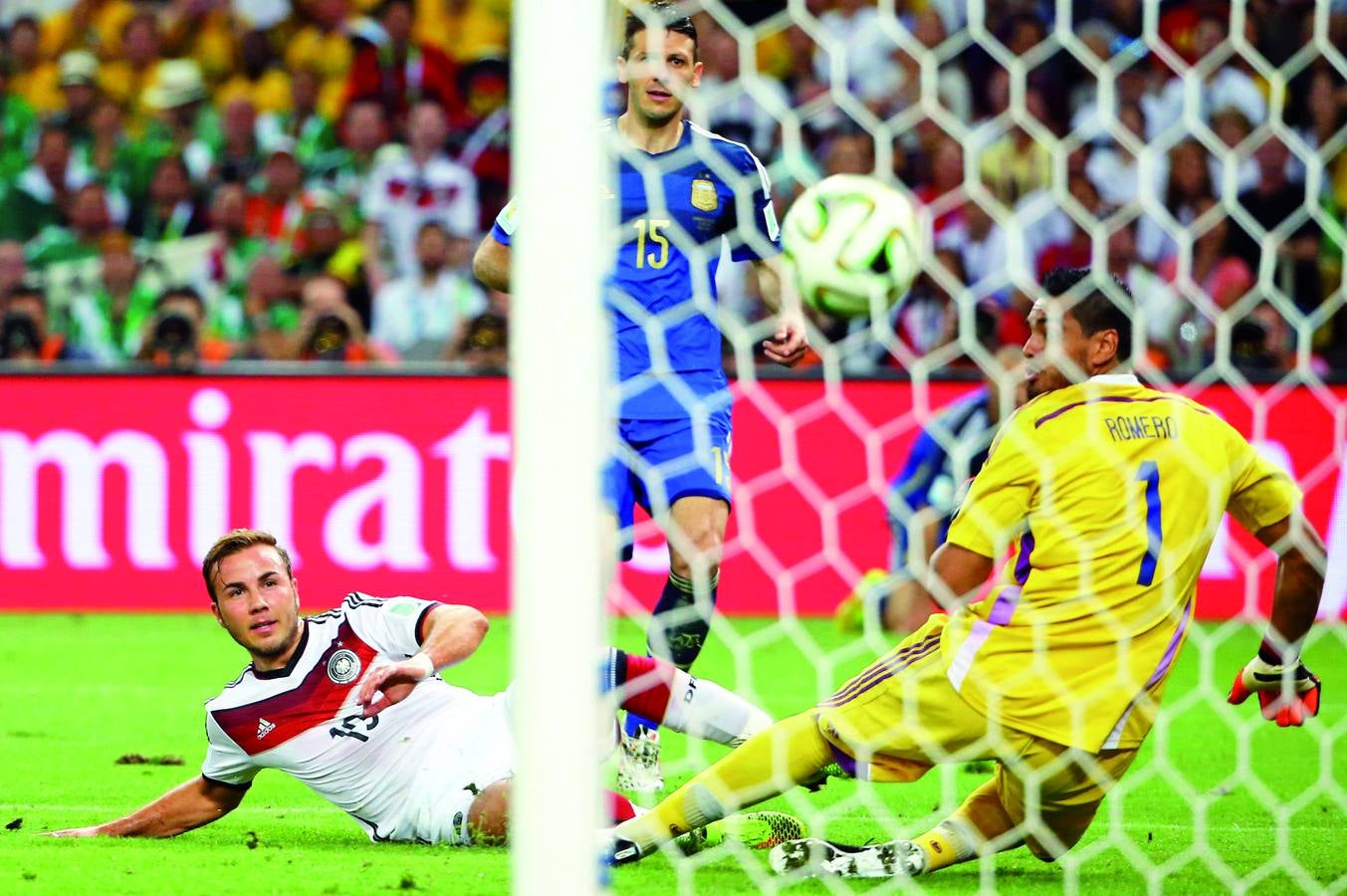 Domingo, 13 de julio. Alemania se proclama campeona del Mundial de Fútbol de Brasil por un cogl a cero ante Argentina. Mario Goetze anotó el gol de la victoria el Estadio de Maracaná en Río de Janeiro. EFE / EPA / REUTERS / AFP