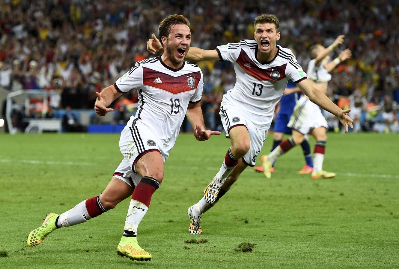 Domingo, 13 de julio. Alemania se proclama campeona del Mundial de Fútbol de Brasil por un cogl a cero ante Argentina. Mario Goetze anotó el gol de la victoria el Estadio de Maracaná en Río de Janeiro. EFE / EPA / REUTERS / AFP