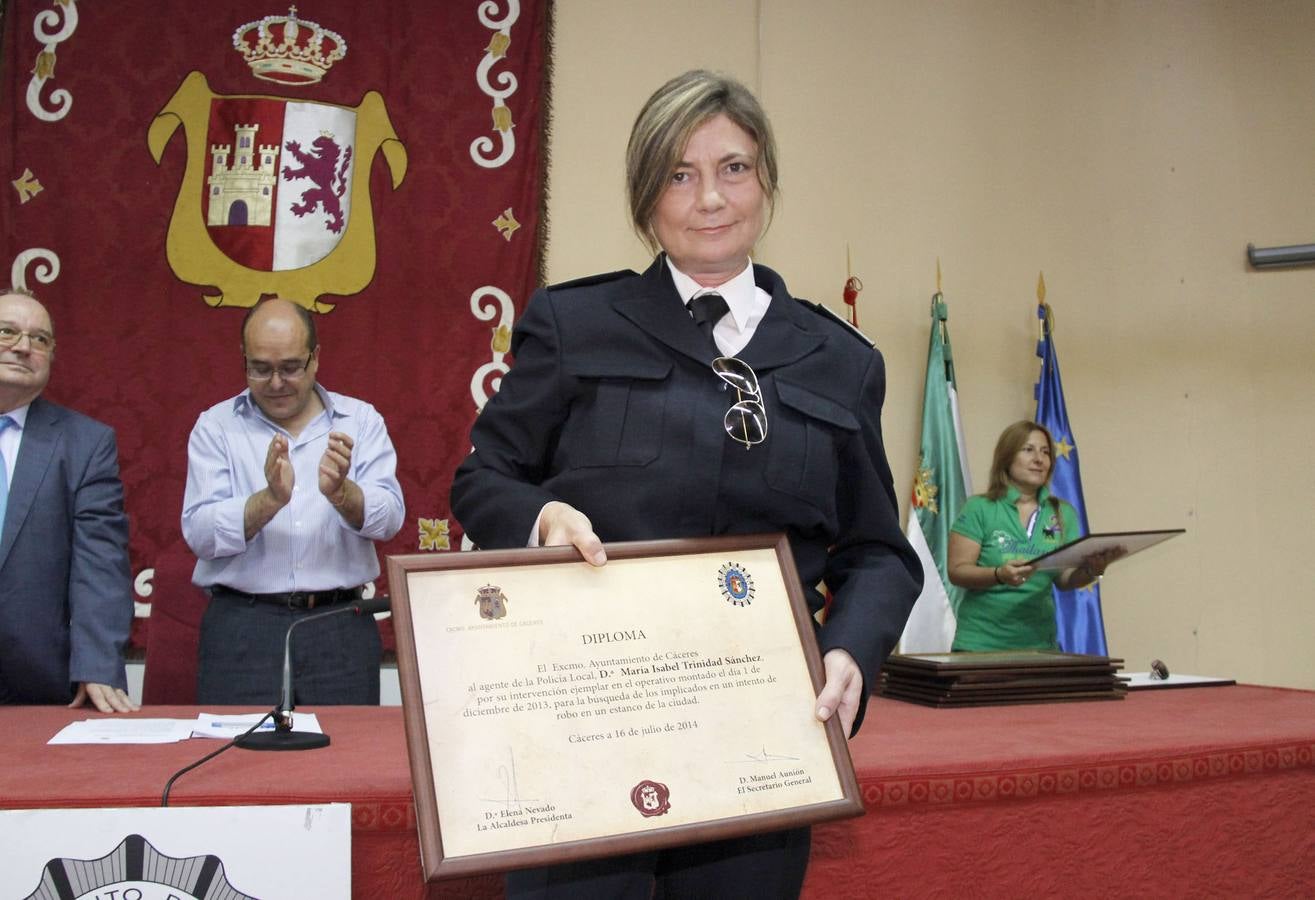 La Policía Local de Cáceres reconoce la labor de varios agentes