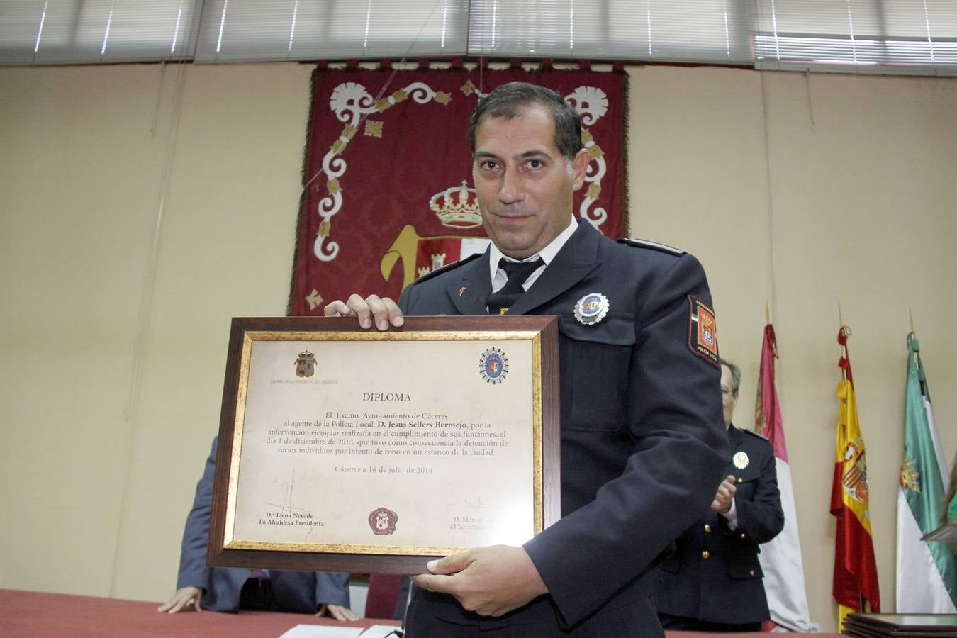 La Policía Local de Cáceres reconoce la labor de varios agentes