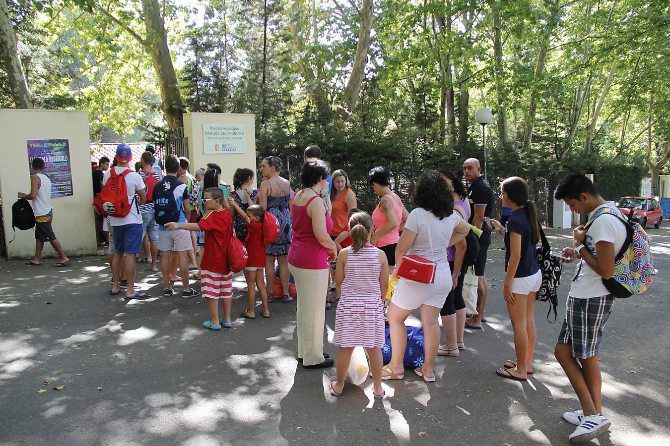 Lleno en las piscinas municipales cacereñas