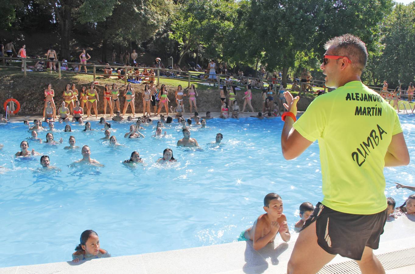 Lleno en las piscinas municipales cacereñas