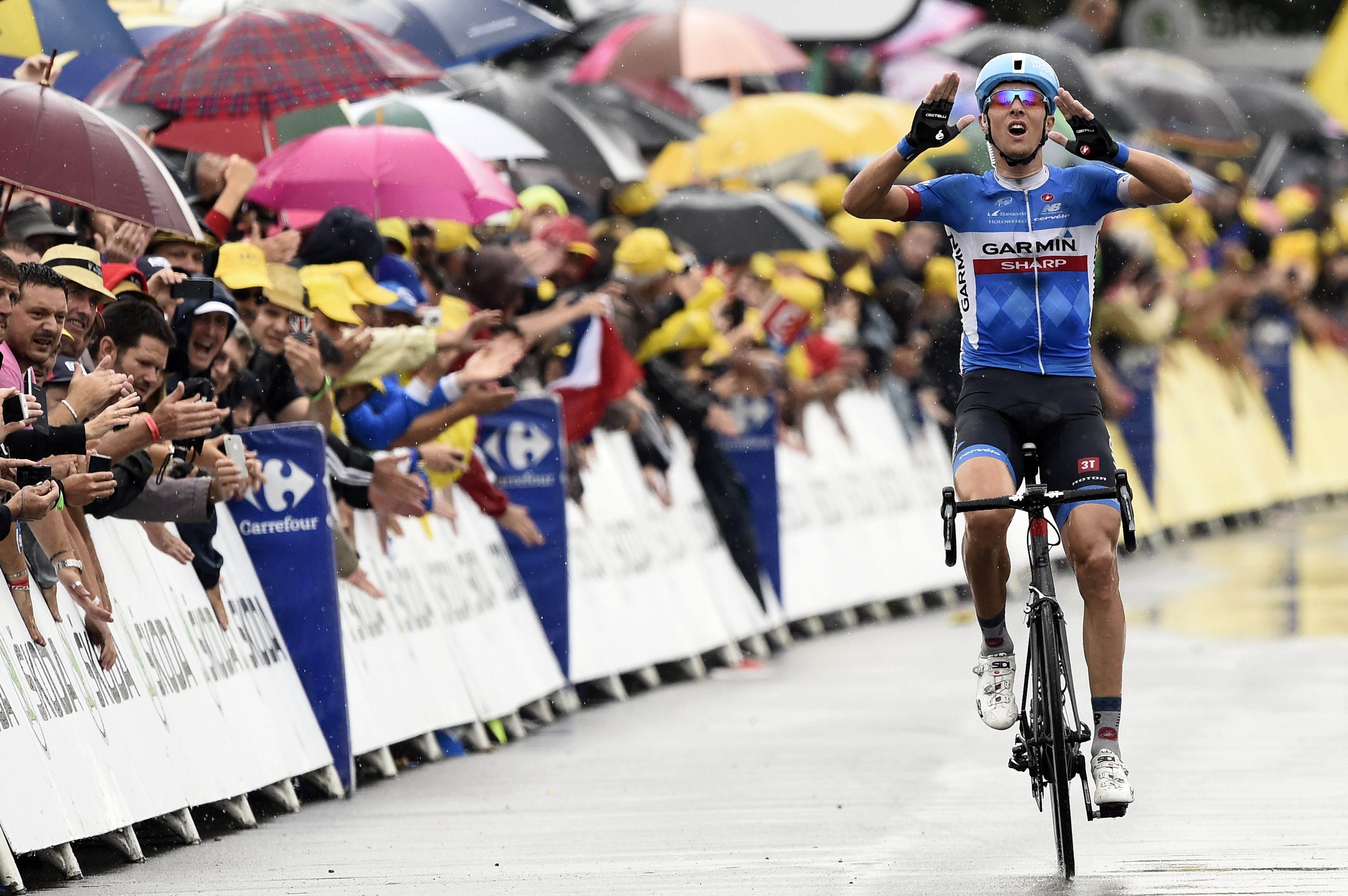 Navardauskas celebra su victoria de etapa.